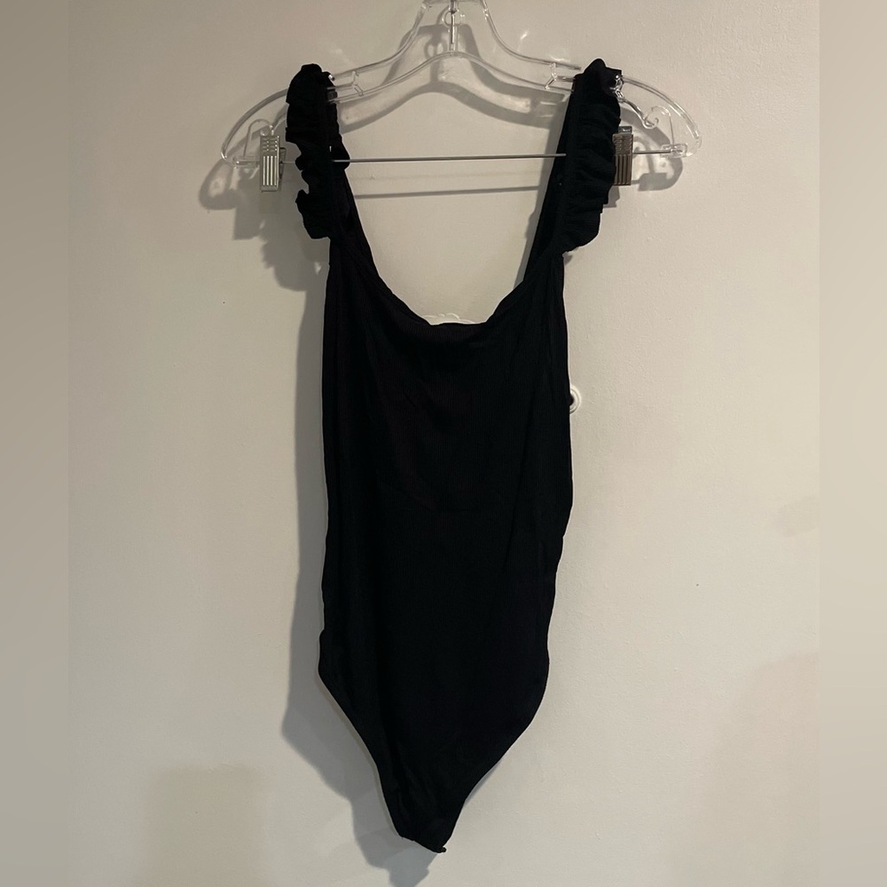 ZARA BLACK RUFFLE-SLEEVED BODYSUIT - SIZE M!